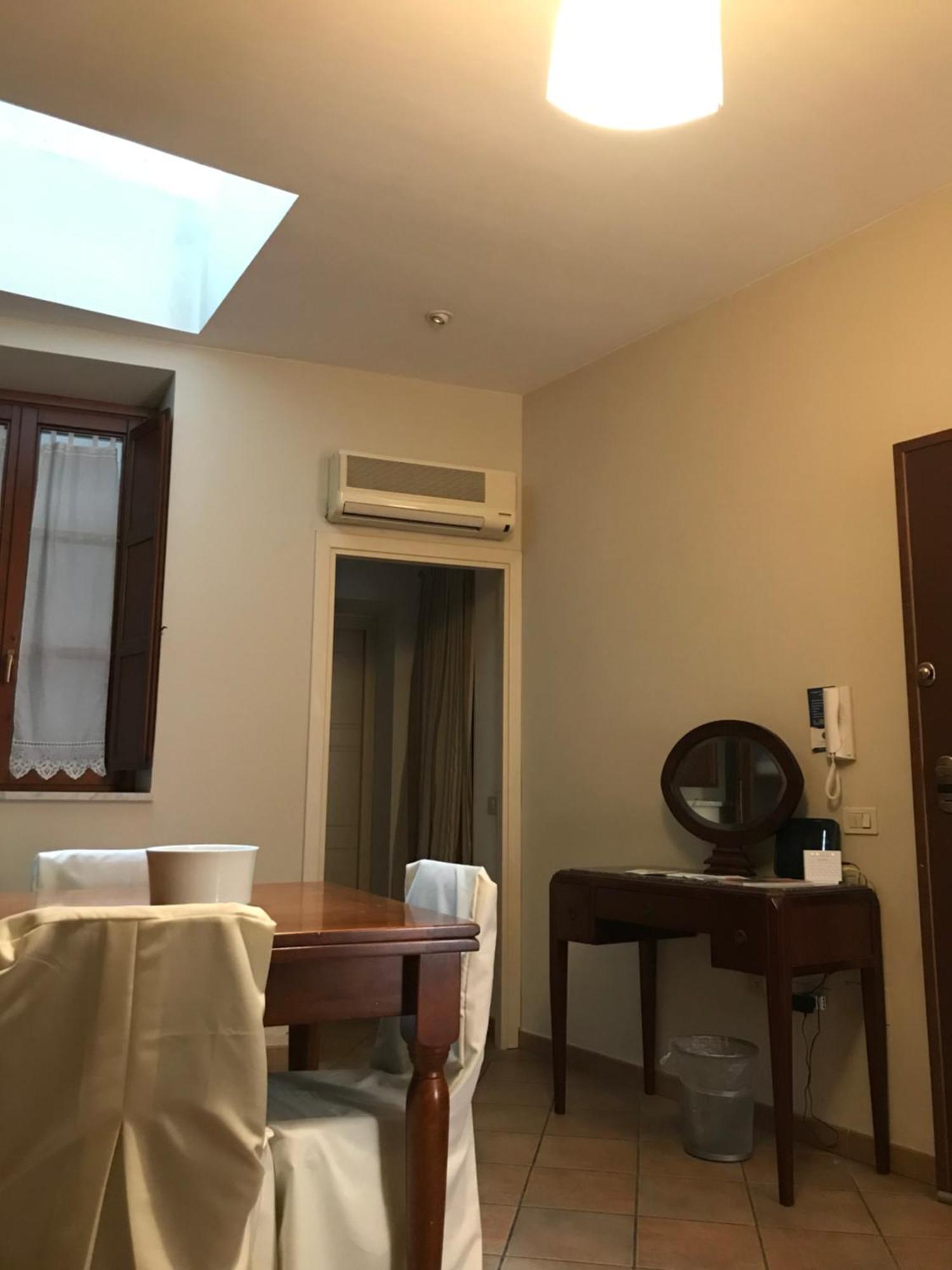Numero 3 Hotel Каляри Екстериор снимка