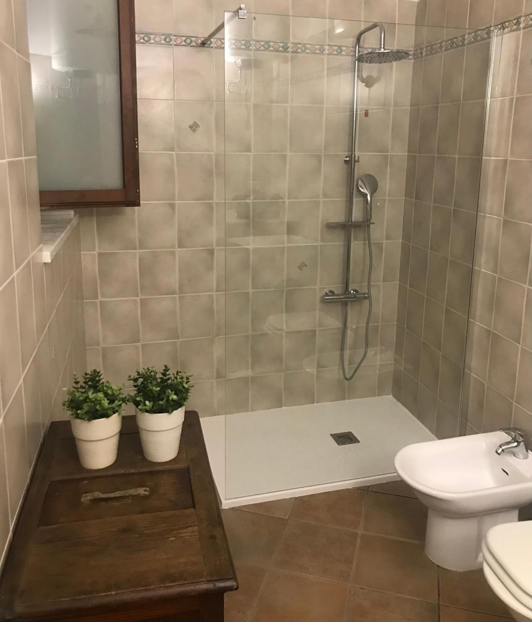 Numero 3 Hotel Каляри Екстериор снимка