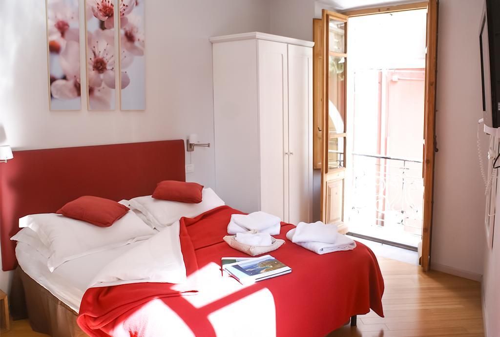 Numero 3 Hotel Каляри Екстериор снимка