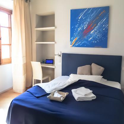 Numero 3 Hotel Каляри Екстериор снимка